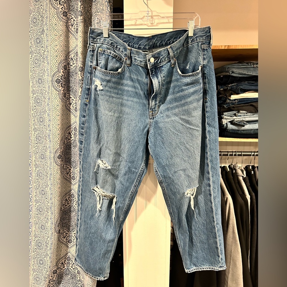 GAP Distressed Cropped Jeans in Blue